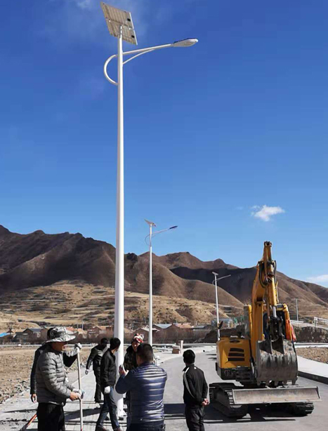 甘南碌曲10米巴音郭楞太阳能路灯项目