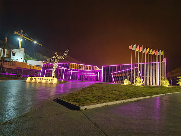 城市亮化是现代城市建设的重要组成部分,它不仅可以美化城市的夜景,还能提升城市的整体形象。随着科技的不断进步,城市亮化也得到了更多的关注和创新。本文将介绍一些关于城市亮化的创意和技术,帮助读者了解城市亮化的重要性以及如何进行巴音郭楞城市亮化的规划和实施。 城市亮化是现代城市建设的重要组成部分,它不仅可以美化城市的夜景,还能提升城市的整体形象。随着科技的不断进步,城市亮化也得到了更多的关注和创新。本文将介绍一些关于城市亮化的创意和技术,帮助读者了解巴音郭楞城市亮化的重要性以及如何进行巴音郭楞城市亮化的规划和实施。