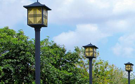 太阳能巴音郭楞庭院灯怎么选亮度与续航更耐用